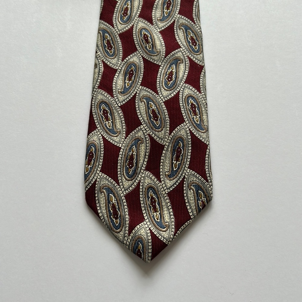 Men’s tie. Great condition. Smoke free home.